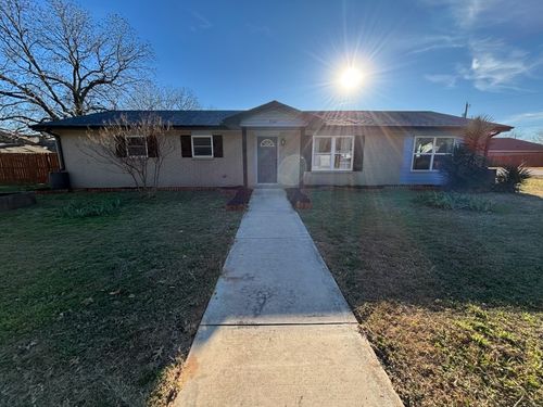 302 E Washington St, Alvord, TX, 76225-5602 | Card Image