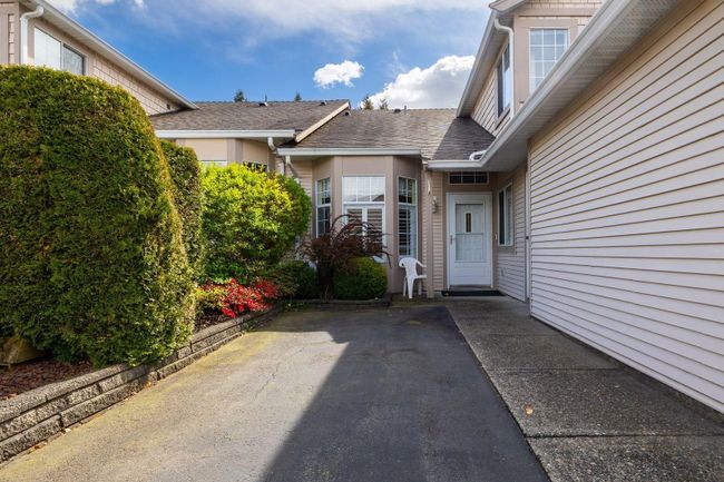 93 - 9012 Walnut Grove Drive, Townhouse with 3 bedrooms, 2 bathrooms and 2 parking in Langley BC | Image 3