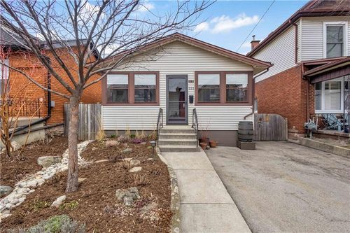 135 Macaulay St E, Hamilton, ON, L8L3X5 | Card Image
