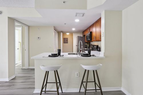 apt-201-5051 Wiles Rd, Coconut Creek, FL, 33073-4215 | Card Image