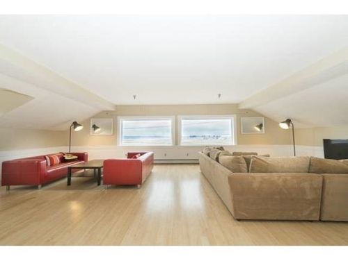 85 Brown Ave, Hampton, NH, 03842-2945 | Card Image