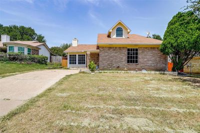 10004 Pack Saddle Trail, House other with 3 bedrooms, 2 bathrooms and null parking in Fort Worth TX | Image 3