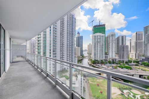 2001-90 Sw 3rd St, Miami, FL, 33130-4022 | Card Image