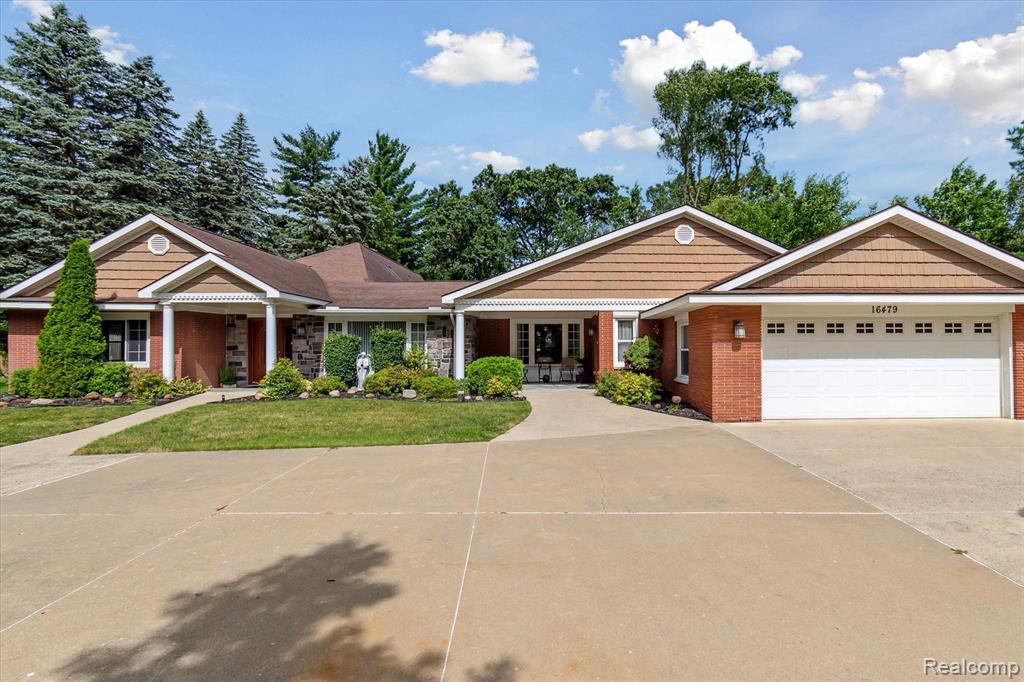 Bell Creek Ln, Livonia, MI 48154