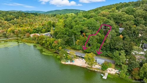 3481 Lakeside Dr, Mohegan Lake, NY, 10547-1355 | Card Image