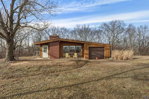 9415 T4 Rd, Hoyt, KS, 66440-9247 | Card Image