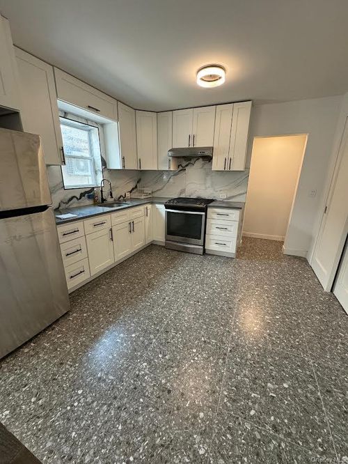 1-4302 20th Road, New York, NY, 11105 | Card Image
