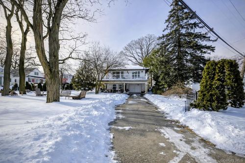 618 Wall St, W Hempstead, NY, 11552-3522 | Card Image