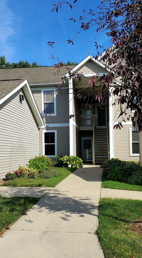 1354 Fox Pointe Cir, Ann Arbor, MI, 48108-8938 | Card Image