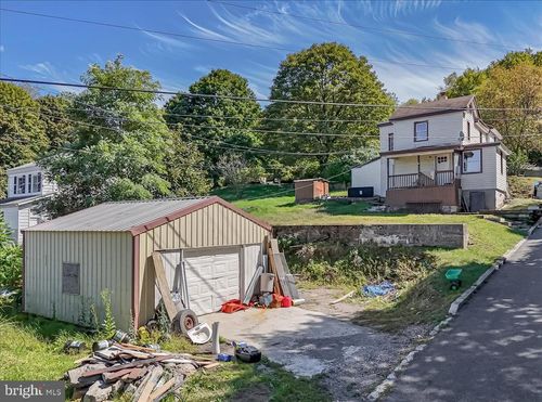 45 W Vernon St, Summit Hill, PA, 18250-1613 | Card Image