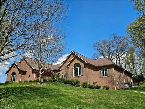 2363 Tabor Ridge Rd Ne, New Philadelphia, OH, 44663-7064 | Card Image