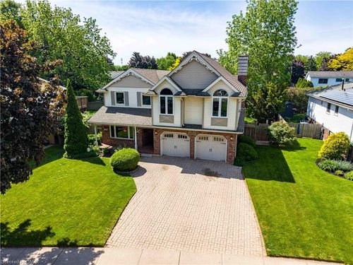 8 Cheval Dr, Grimsby, ON, L3M4P9 | Card Image