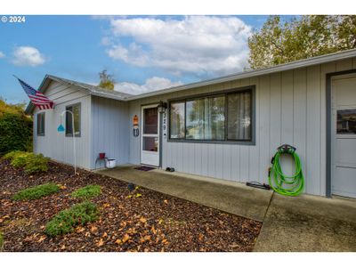 329 Char St, House other with 3 bedrooms, 1 bathrooms and 1 parking in Roseburg OR | Image 2