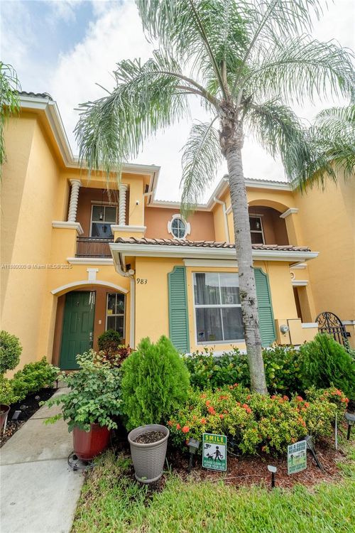 983 Ne 42nd Pl, Homestead, FL, 33033-5162 | Card Image