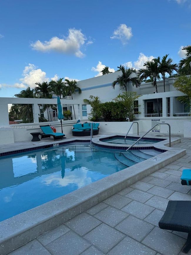 APT-12 - 9172 Collins Ave, Condo with 3 bedrooms, 2 bathrooms and null parking in Surfside FL | Image 13