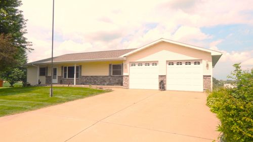704 E North St, Dodgeville, WI, 53533-1290 | Card Image