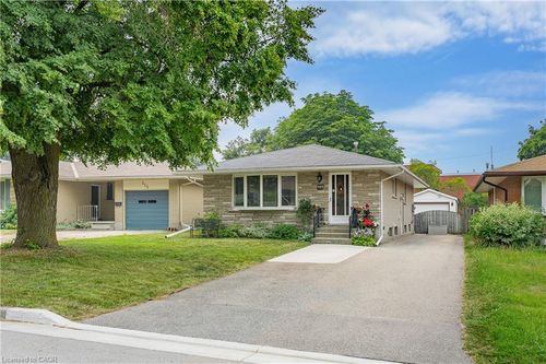 111 Kimberly Cres, Kitchener, ON, N2E1C8 | Card Image