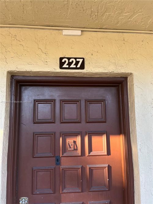 apt-227-3141 Nw 47th Ter, Lauderdale Lakes, FL, 33319-6636 | Card Image