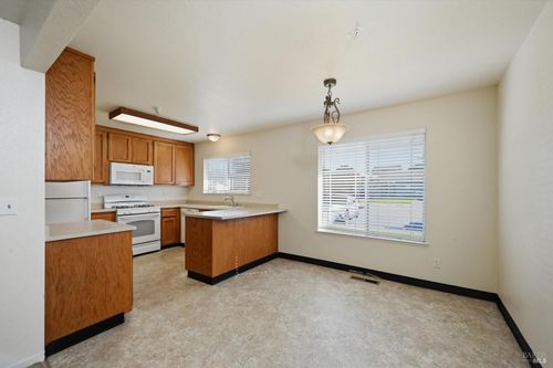 786 William Ct, Napa, CA, 94558-3071 | Card Image