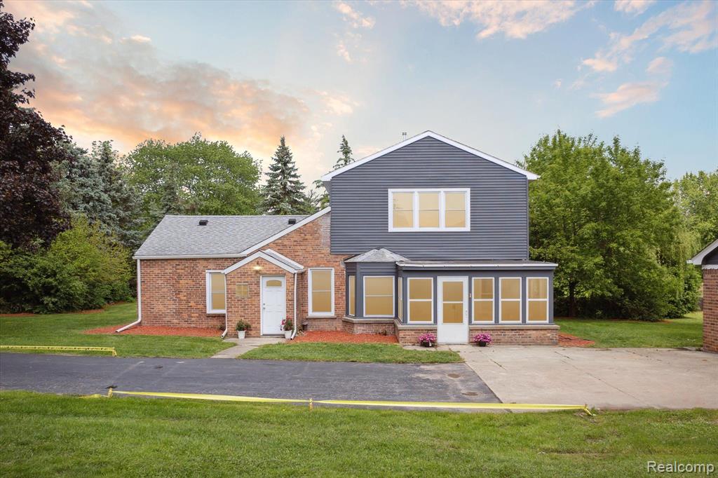 Greening St, Farmington Hills, MI 48334