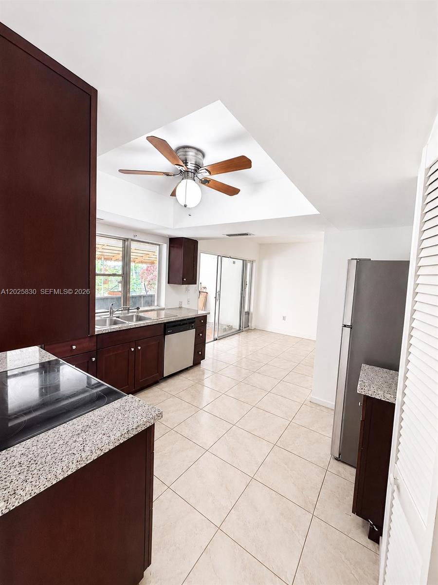 Residential Lease in Sunrise 5