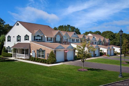 82-82 Pineview Ln, Coram, NY, 11727-5110 | Card Image
