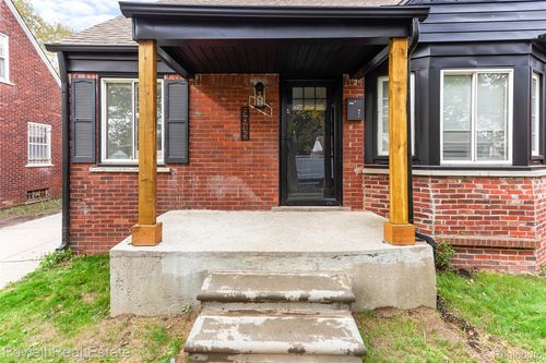 9015 Cloverlawn St, Detroit, MI, 48204-2713 | Card Image