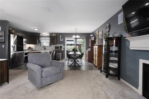 305 193rd St, Smithville, MO, 64089-9151 | Card Image