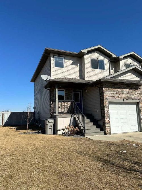 11226 71 Avenue, Home with 2 bedrooms, 2 bathrooms and 2 parking in Grande Prairie AB | Card Image