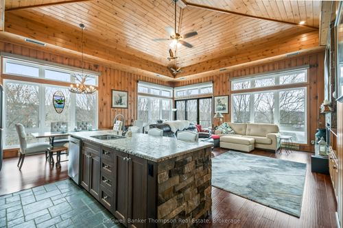 22-301 Deerhurst Dr, Huntsville, ON, P1H | Card Image