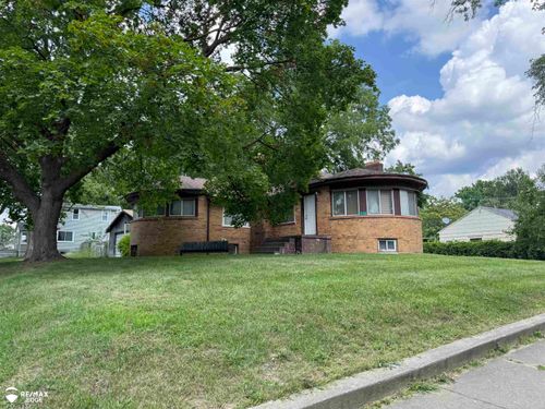 2153 Kenneth St, Burton, MI, 48529-1358 | Card Image