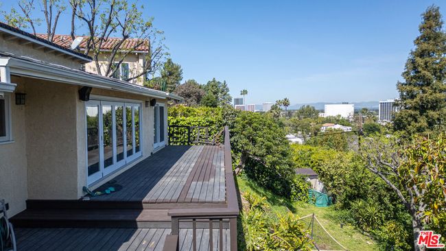 14563 Round Valley Dr, House other with 4 bedrooms, 2 bathrooms and 2 parking in Sherman Oaks CA | Image 37