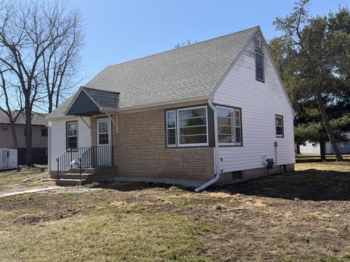 307 N Walnut St, La Crescent, MN, 55947-1180 | Card Image