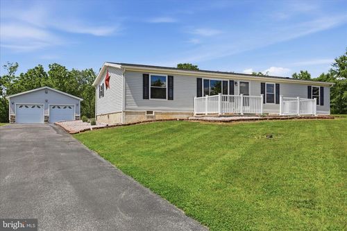 5913 Hager Rd, GREENCASTLE, PA, 17225-9769 | Card Image