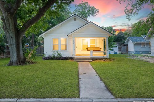 810 Elm St, Seguin, TX, 78155-4832 | Card Image