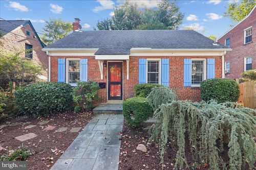905 Erie Ave, TAKOMA PARK, MD, 20912-6862 | Card Image