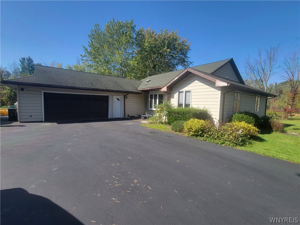 Bussendorfer Rd, Orchard Park, NY 14127