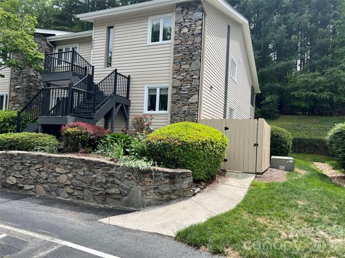 610 Britton Creek Dr, Hendersonville, NC, 28791-7218 | Card Image