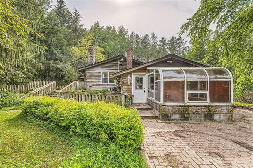 465 Old E East, Houlton, WI, 54082 | Card Image