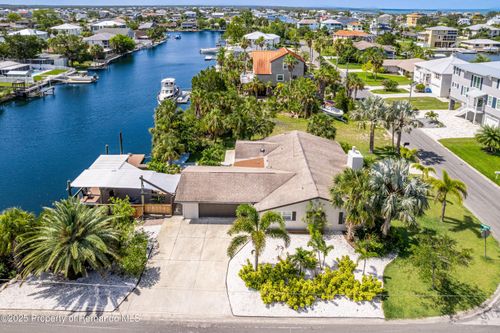 4566 Gulfstream Dr, HERNANDO BEACH, FL, 34607-2829 | Card Image