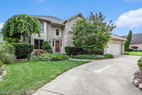 1582 Charlevois Dr, Troy, MI, 48085-5051 | Card Image