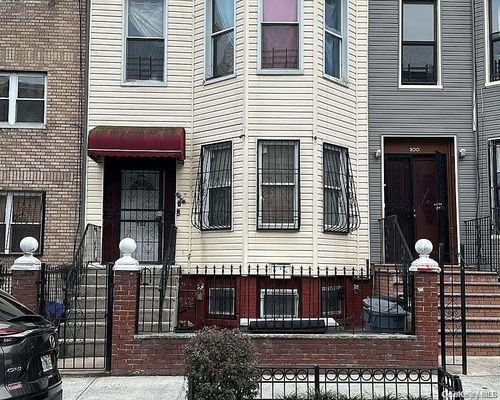 102 Cornelia St, Brooklyn, NY, 11221-5101 | Card Image