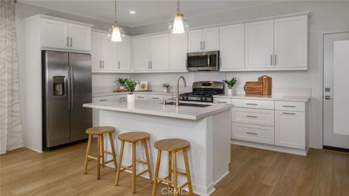 6-16126 Cannoli, Fontana, CA, 92336 | Card Image