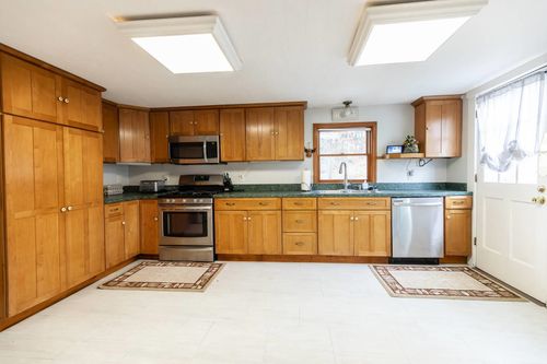 42 Windymere Dr, Epsom, NH, 03234-4033 | Card Image