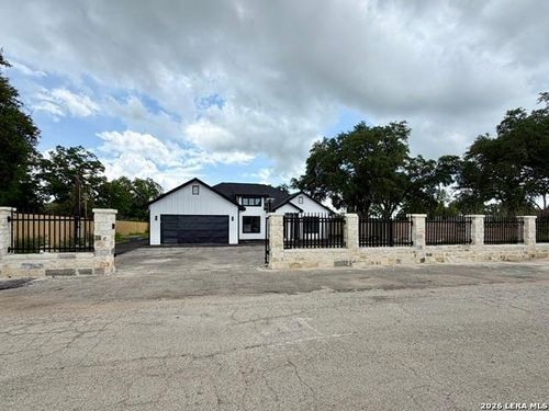 1208 Trail St, Floresville, TX, 78114 | Card Image