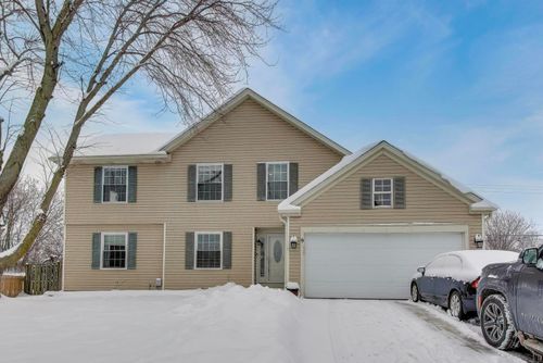 9 Monroe Ct, Streamwood, IL, 60107-1365 | Card Image