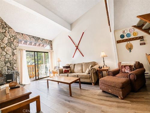 3253 Meridian Blvd, Mammoth Lakes, CA, 93546-6047 | Card Image