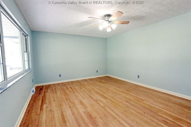 415 Midway Rd, House other with 3 bedrooms, 2 bathrooms and null parking in Alum Creek WV | Image 8