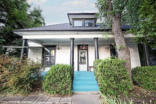 304 E Wise St, Bowie, TX, 76230-5117 | Card Image