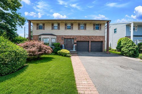 211 Meredith Lane, Hempstead, NY, 11552 | Card Image